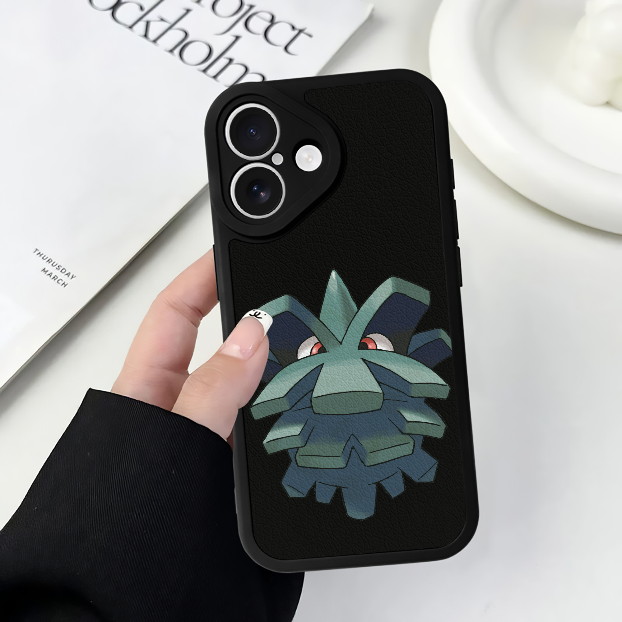 （画像用） ポケットモンスター Pokémon 【iPhone 16シリーズ対応】シリコンスマホケース（レザー調） 材質：シリコン